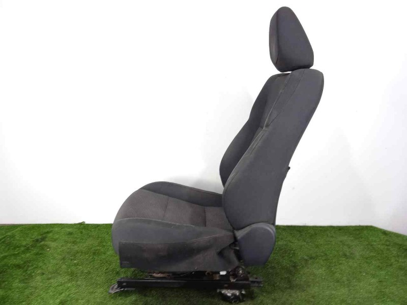 Recambio de asiento delantero derecho para toyota auris 1.4 turbodiesel cat referencia OEM IAM  TELA NEGRO