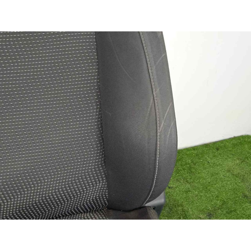 Recambio de asiento delantero derecho para toyota auris 1.4 turbodiesel cat referencia OEM IAM  TELA NEGRO