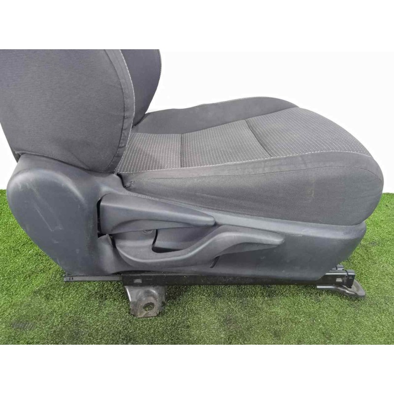 Recambio de asiento delantero derecho para toyota auris 1.4 turbodiesel cat referencia OEM IAM  TELA NEGRO