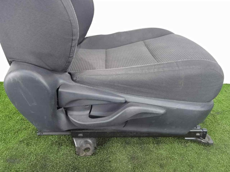 Recambio de asiento delantero derecho para toyota auris 1.4 turbodiesel cat referencia OEM IAM  TELA NEGRO