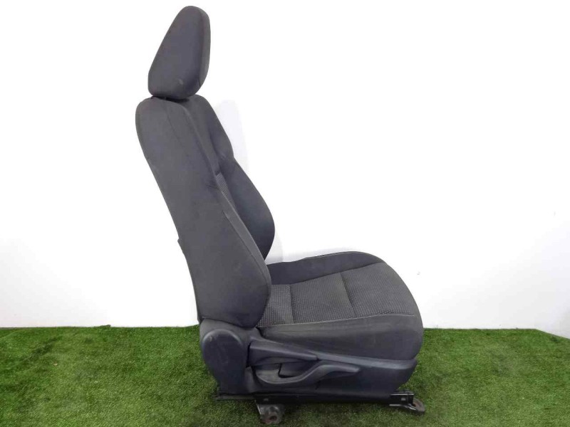 Recambio de asiento delantero derecho para toyota auris 1.4 turbodiesel cat referencia OEM IAM  TELA NEGRO