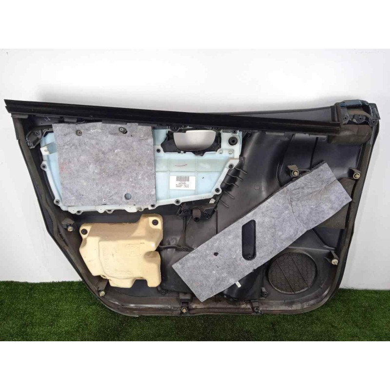 Recambio de guarnecido puerta delantera derecha para toyota auris 1.4 turbodiesel cat referencia OEM IAM 6761002N50C4  