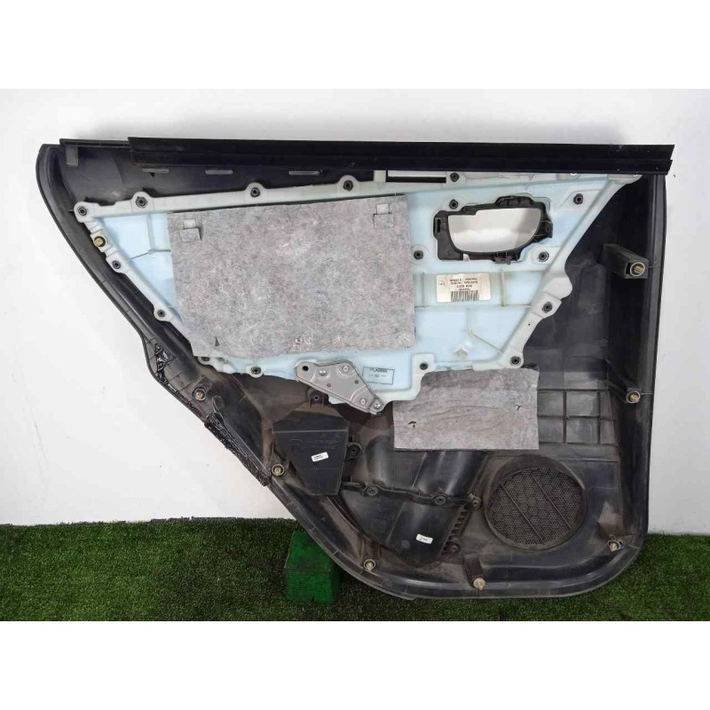 Recambio de guarnecido puerta trasera derecha para toyota auris 1.4 turbodiesel cat referencia OEM IAM 6763002P60C4  