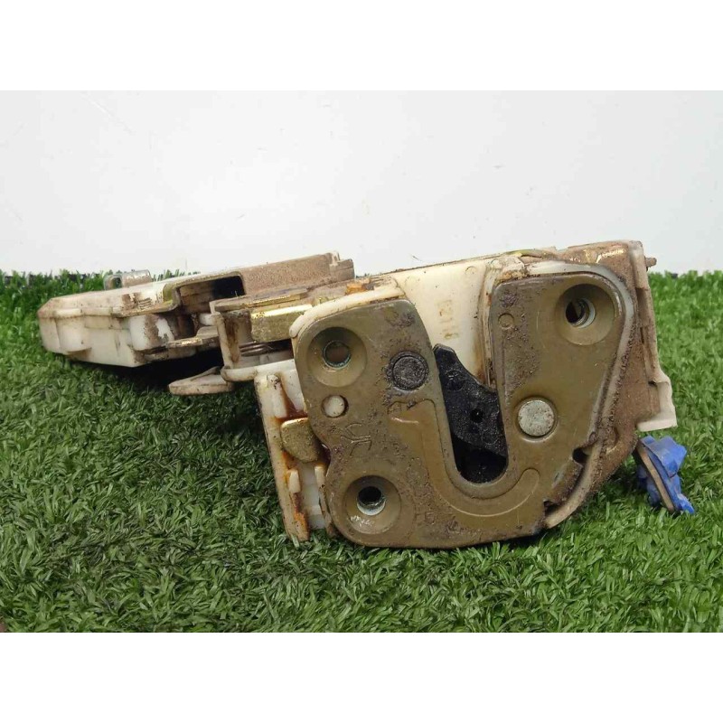 Recambio de cerradura puerta delantera derecha para nissan serena (c23m) 2.3 diesel referencia OEM IAM 8055261U01 2.PINES 