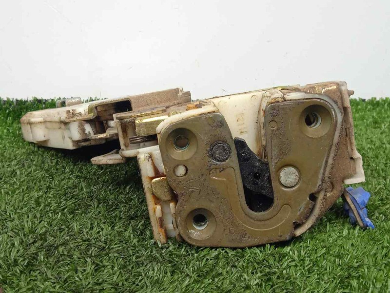 Recambio de cerradura puerta delantera derecha para nissan serena (c23m) 2.3 diesel referencia OEM IAM 8055261U01 2.PINES 