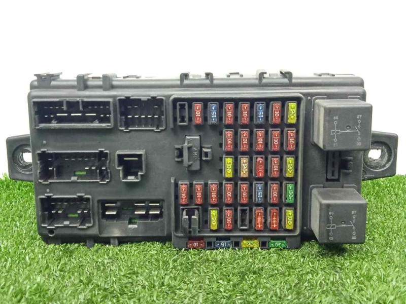 Recambio de caja reles / fusibles para hyundai santa fe (sm) 2.7 v6 cat referencia OEM IAM 9118826100  