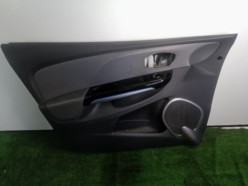 Recambio de guarnecido puerta delantera izquierda para renault clio iv 1.2 tce energy referencia OEM IAM   