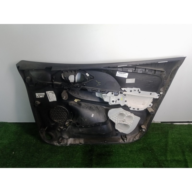 Recambio de guarnecido puerta delantera izquierda para renault clio iv 1.2 tce energy referencia OEM IAM   