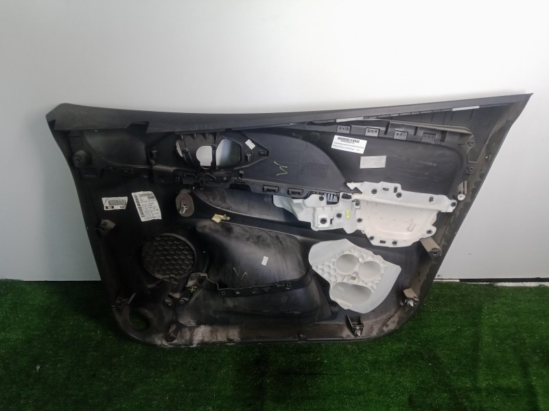 Recambio de guarnecido puerta delantera izquierda para renault clio iv 1.2 tce energy referencia OEM IAM   