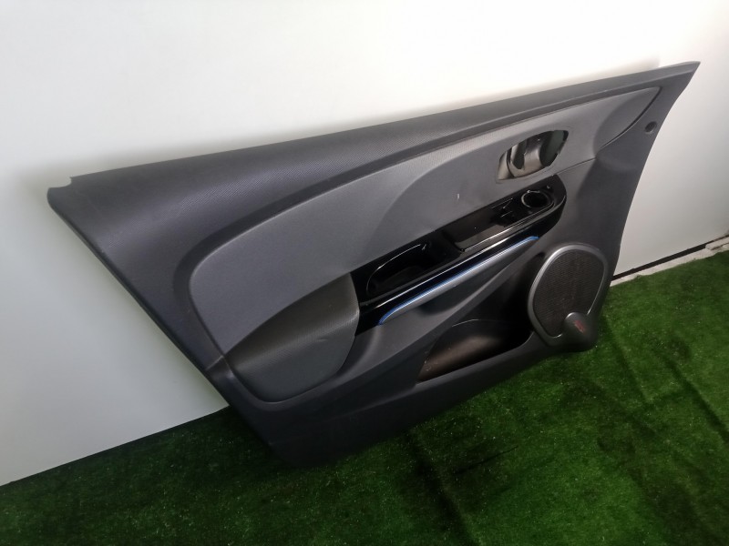 Recambio de guarnecido puerta delantera izquierda para renault clio iv 1.2 tce energy referencia OEM IAM   