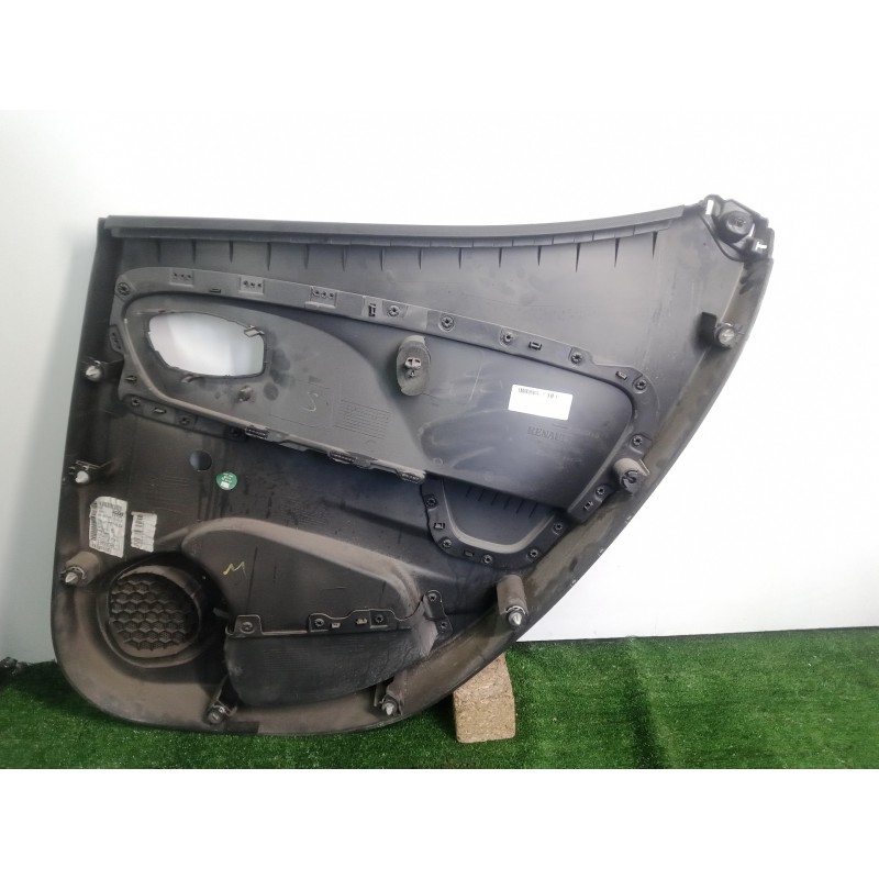 Recambio de guarnecido puerta trasera izquierda para renault clio iv 1.2 tce energy referencia OEM IAM   