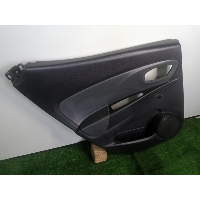 Recambio de guarnecido puerta trasera izquierda para renault clio iv 1.2 tce energy referencia OEM IAM   