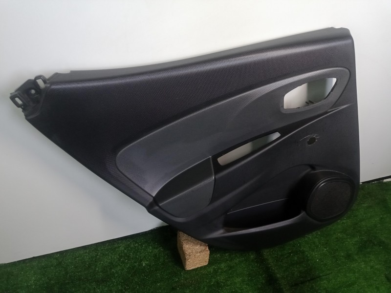 Recambio de guarnecido puerta trasera izquierda para renault clio iv 1.2 tce energy referencia OEM IAM   