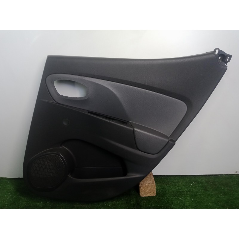 Recambio de guarnecido puerta trasera derecha para renault clio iv 1.2 tce energy referencia OEM IAM   