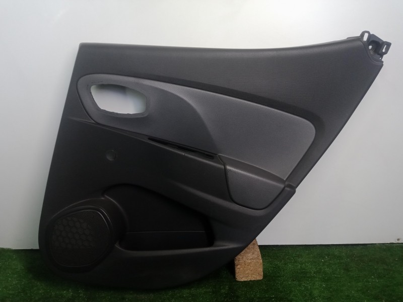 Recambio de guarnecido puerta trasera derecha para renault clio iv 1.2 tce energy referencia OEM IAM   