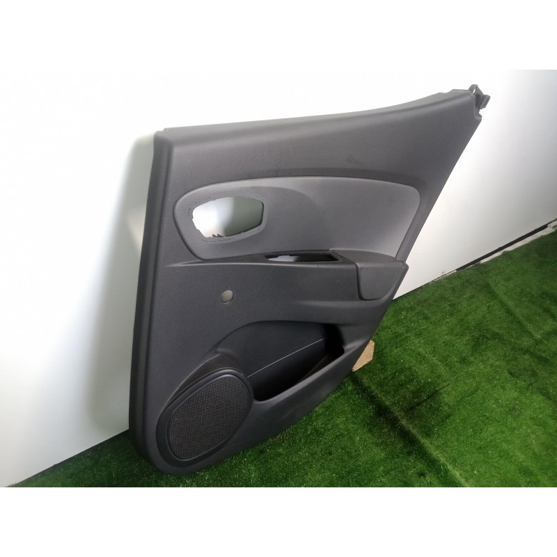 Recambio de guarnecido puerta trasera derecha para renault clio iv 1.2 tce energy referencia OEM IAM   