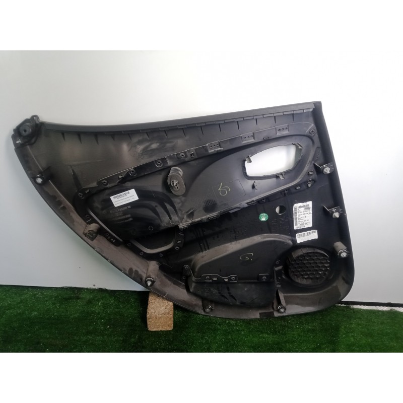 Recambio de guarnecido puerta trasera derecha para renault clio iv 1.2 tce energy referencia OEM IAM   