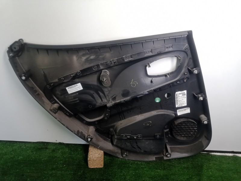 Recambio de guarnecido puerta trasera derecha para renault clio iv 1.2 tce energy referencia OEM IAM   