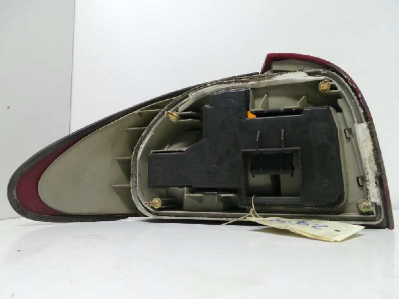 Recambio de piloto trasero derecho para ford mondeo berlina/familiar (fd) referencia OEM IAM 5P 5.PUERTAS 5P