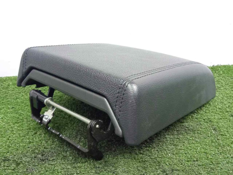 Recambio de apoyabrazos central para land rover evoque 2.2 td4 cat referencia OEM IAM LR043617  