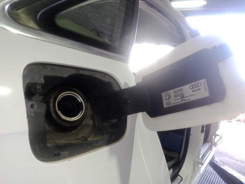 Recambio de tapa exterior combustible para audi a4 ber. (b8) 1.8 16v tfsi referencia OEM IAM   