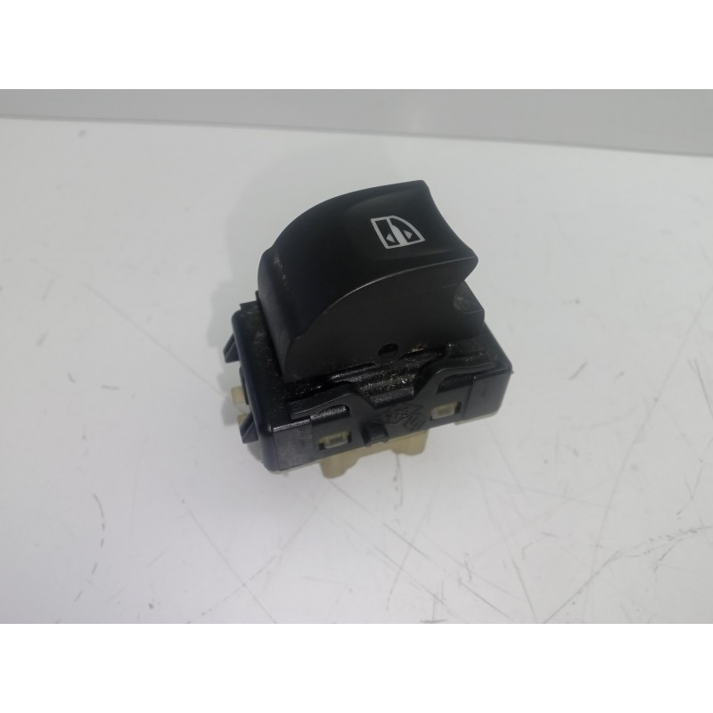 Recambio de mando elevalunas delantero derecho para renault clio iv 1.2 tce energy referencia OEM IAM   