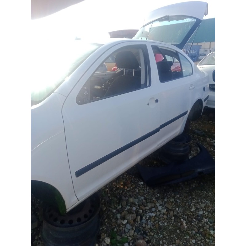 Recambio de puerta delantera izquierda para skoda octavia berlina (1z3) 1.6 referencia OEM IAM   BLANCO