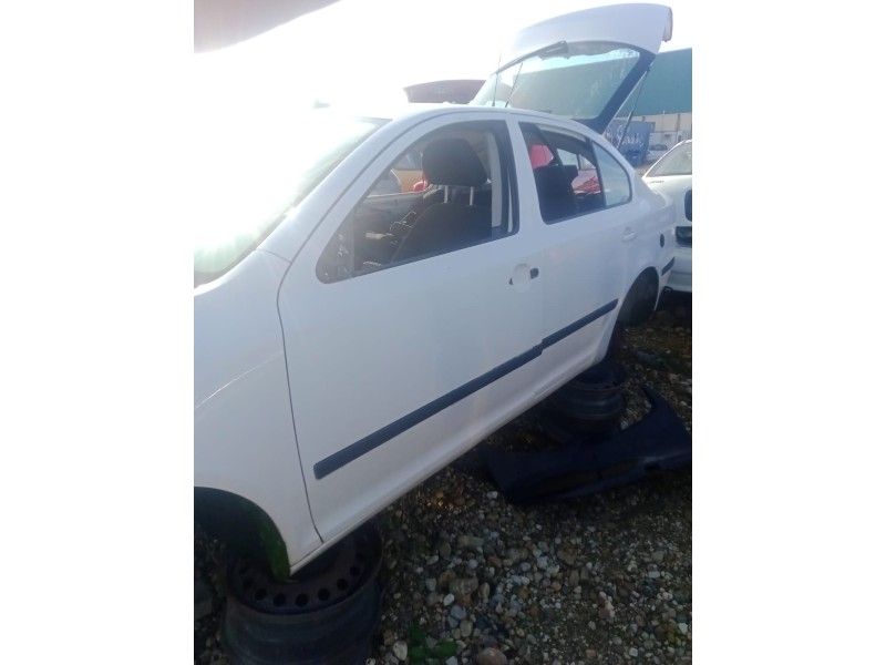 Recambio de puerta delantera izquierda para skoda octavia berlina (1z3) 1.6 referencia OEM IAM   BLANCO