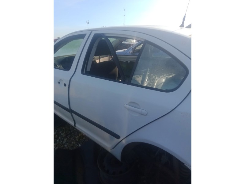 Recambio de puerta trasera izquierda para skoda octavia berlina (1z3) 1.6 referencia OEM IAM   