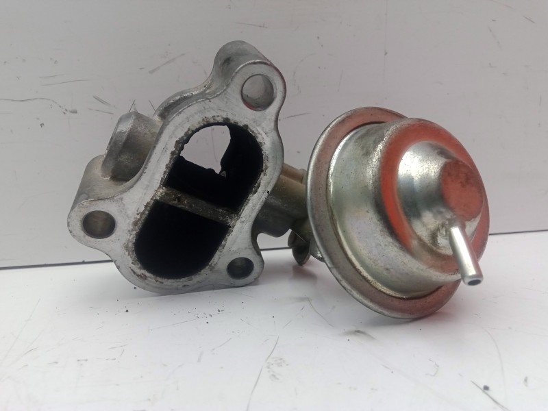 Recambio de caja mariposa para toyota auris 1.4 turbodiesel cat referencia OEM IAM 2J25  