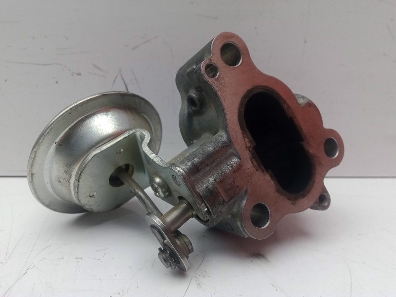 Recambio de caja mariposa para toyota auris 1.4 turbodiesel cat referencia OEM IAM 2J25  