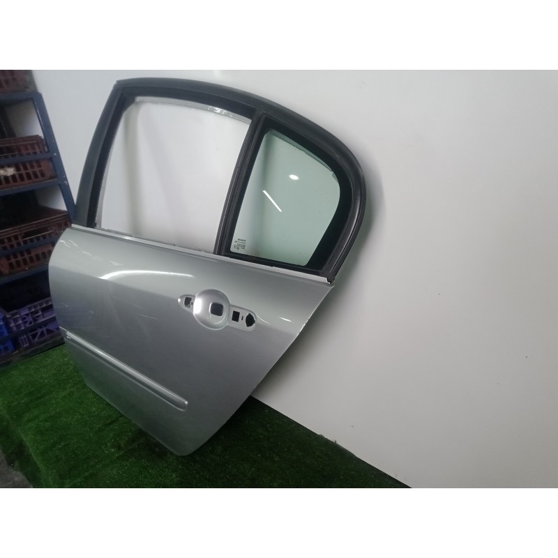 Recambio de puerta trasera izquierda para renault laguna iii 1.5 dci diesel referencia OEM IAM   