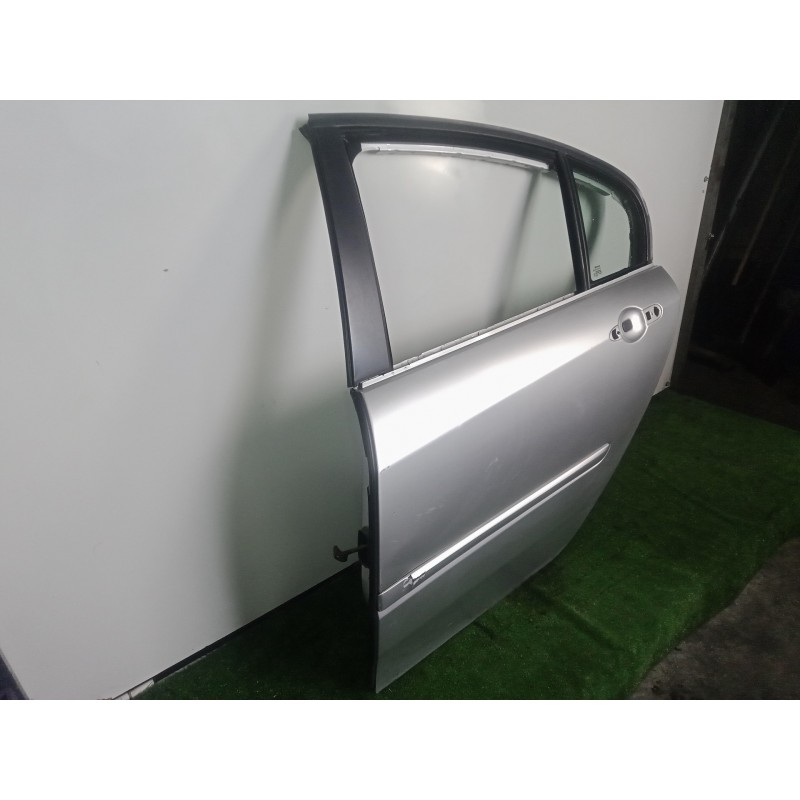 Recambio de puerta trasera izquierda para renault laguna iii 1.5 dci diesel referencia OEM IAM   