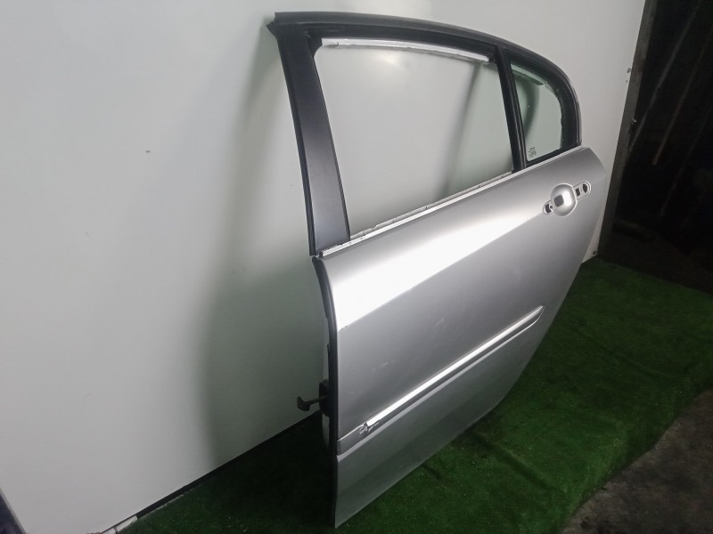 Recambio de puerta trasera izquierda para renault laguna iii 1.5 dci diesel referencia OEM IAM   