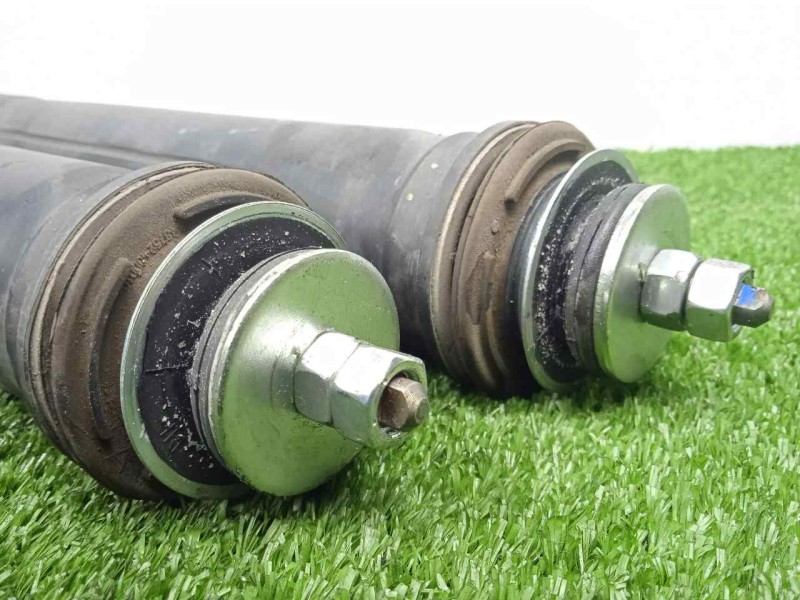 Recambio de juego amortiguadores trasero para toyota yaris 1.3 16v cat referencia OEM IAM 485300DA00  