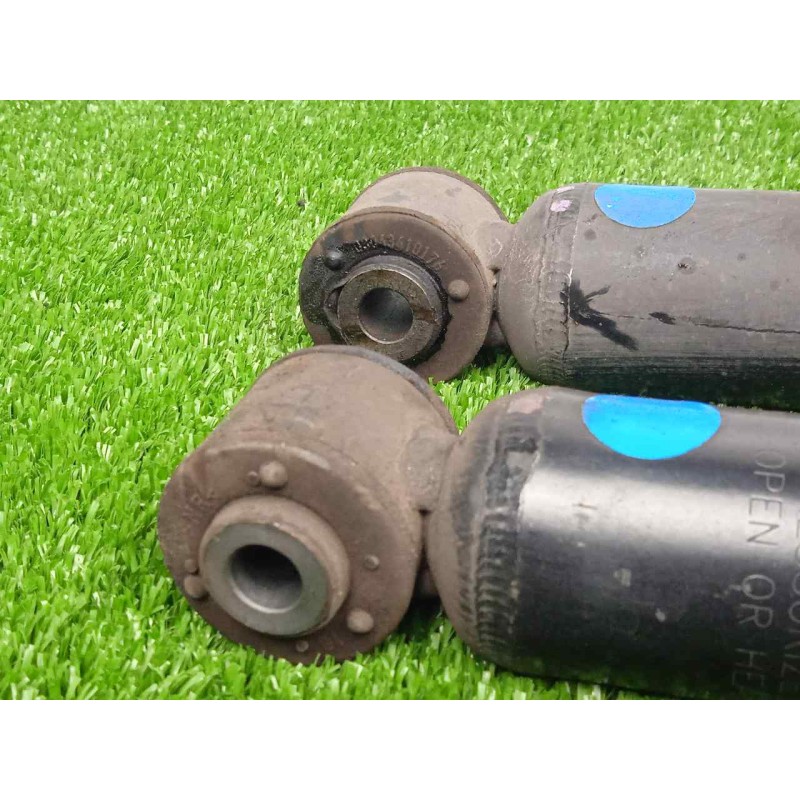 Recambio de juego amortiguadores trasero para toyota yaris 1.3 16v cat referencia OEM IAM 485300DA00  