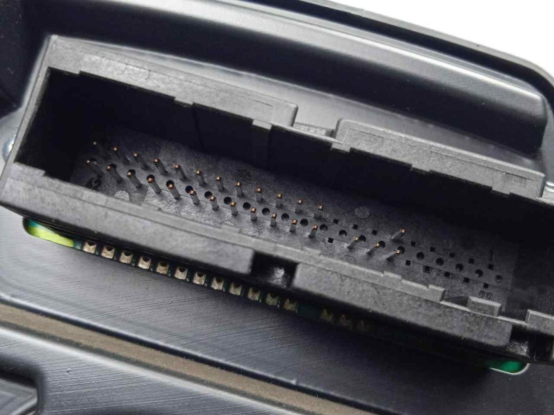 Recambio de cuadro instrumentos para opel zafira b 1.8 16v referencia OEM IAM 13225986  