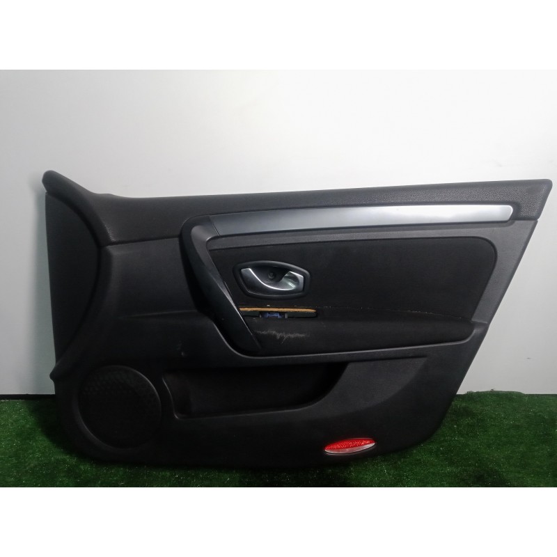 Recambio de guarnecido puerta delantera derecha para renault laguna iii 1.5 dci diesel referencia OEM IAM   