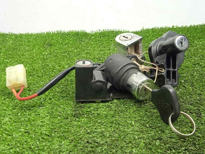 Recambio de conmutador de arranque para hyosung st 700i referencia OEM IAM 37000H99DB0-37900H99D00  