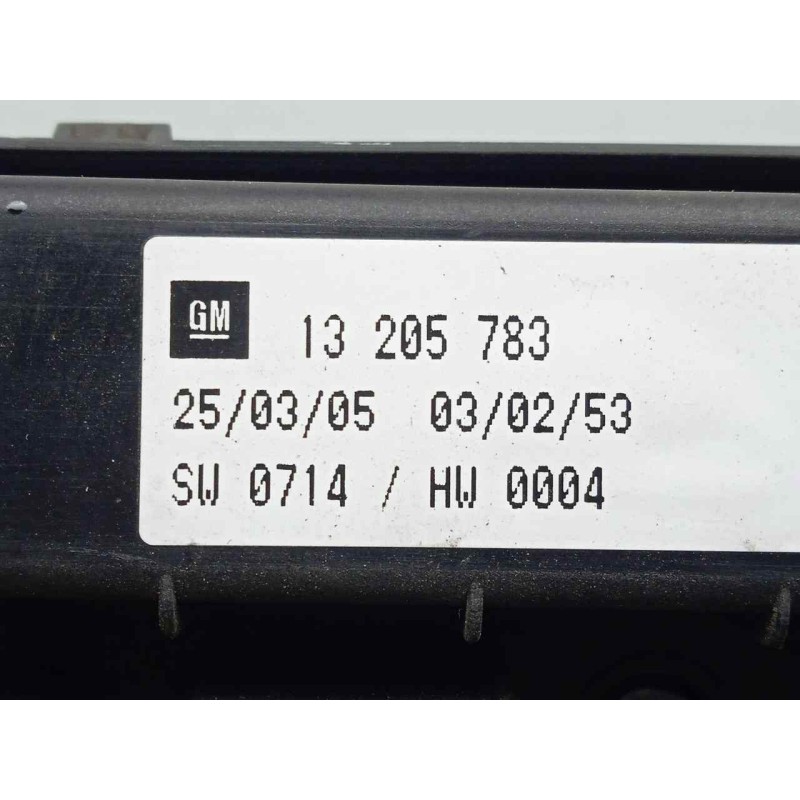 Recambio de caja reles / fusibles para opel astra h ber. 1.9 cdti referencia OEM IAM 5DK00866828-13205783  