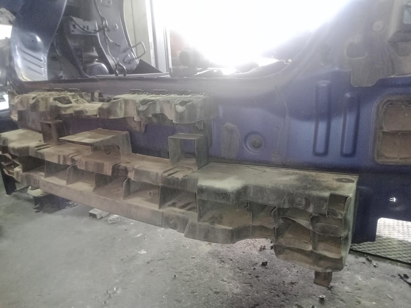 Recambio de refuerzo paragolpes trasero para renault clio iv 1.2 tce energy referencia OEM IAM   