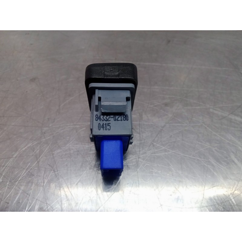 Recambio de warning para toyota auris 1.6 16v cat referencia OEM IAM 8433202180  