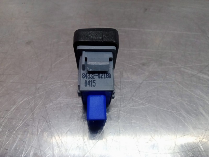 Recambio de warning para toyota auris 1.6 16v cat referencia OEM IAM 8433202180  