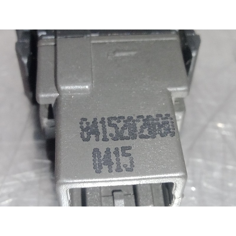 Recambio de interruptor luces para toyota auris 1.6 16v cat referencia OEM IAM 8415202080  