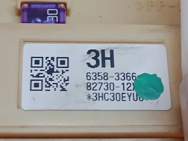 Recambio de caja reles / fusibles para toyota auris 1.6 16v cat referencia OEM IAM 63583366-8273012  