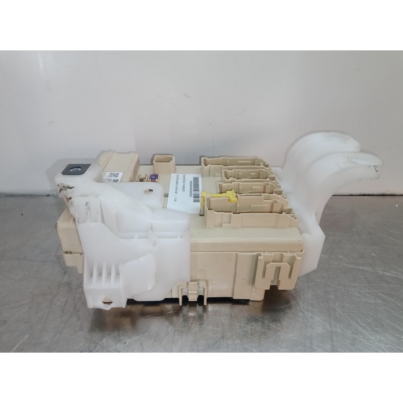 Recambio de caja reles / fusibles para toyota auris 1.6 16v cat referencia OEM IAM 63583366-8273012  
