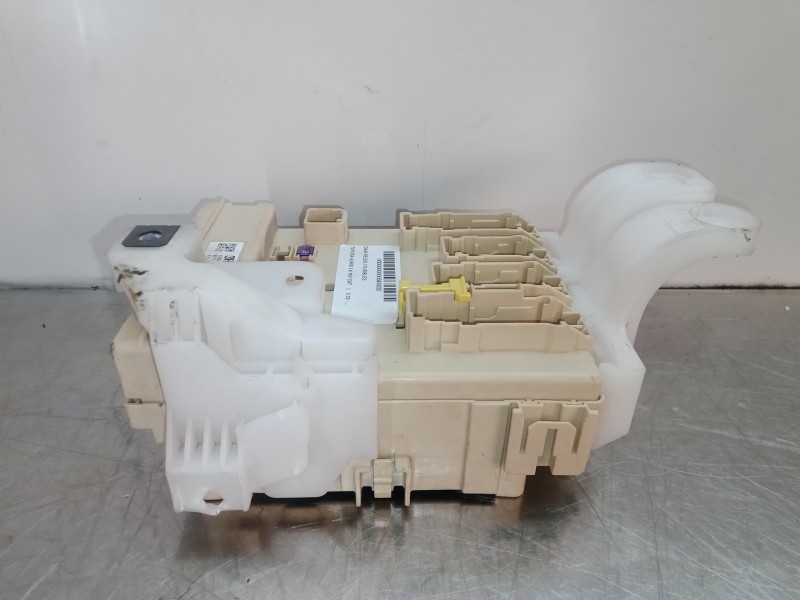 Recambio de caja reles / fusibles para toyota auris 1.6 16v cat referencia OEM IAM 63583366-8273012  