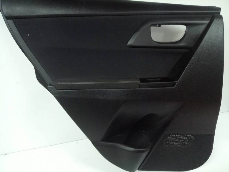 Recambio de guarnecido puerta trasera izquierda para toyota auris 1.6 16v cat referencia OEM IAM 6773602240-6778802110  