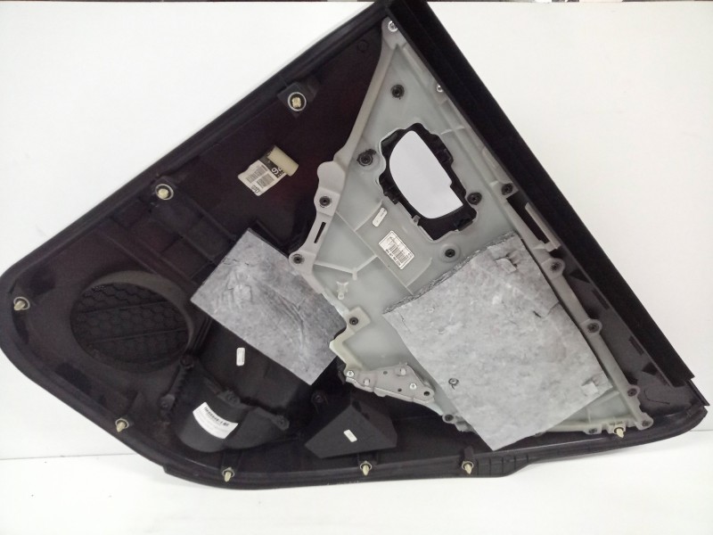 Recambio de guarnecido puerta trasera izquierda para toyota auris 1.6 16v cat referencia OEM IAM 6773602240-6778802110  