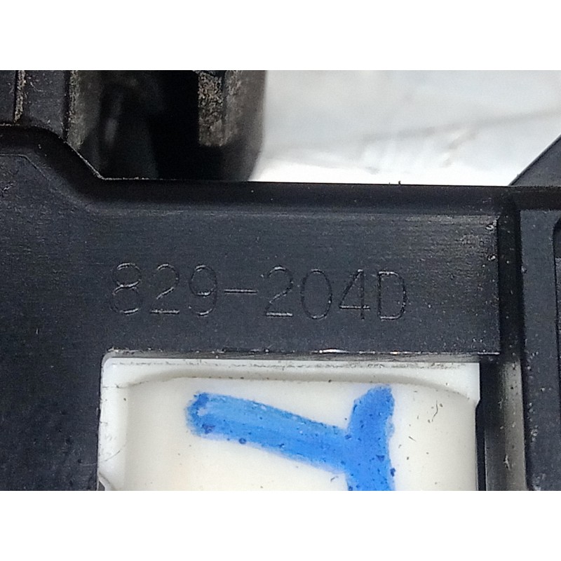 Recambio de mando elevalunas trasero izquierdo para toyota auris 1.6 16v cat referencia OEM IAM 829204D  